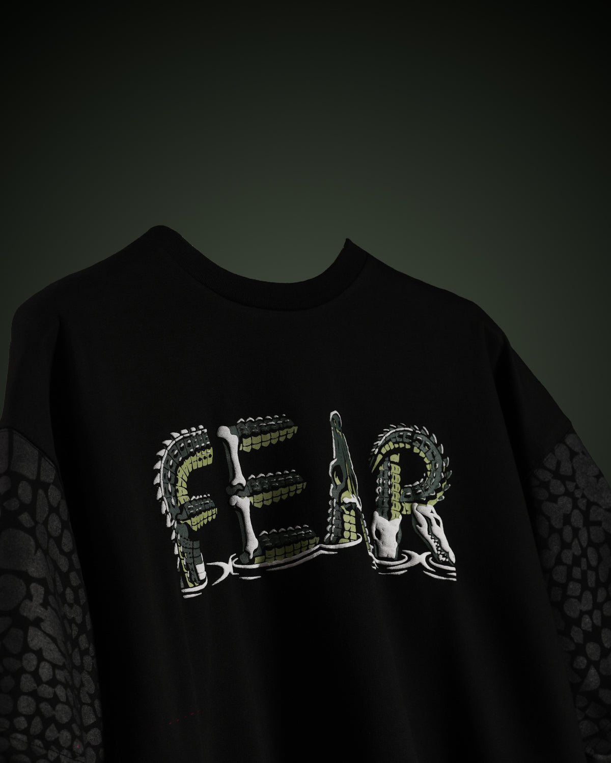 BLACK CROCODILE OVERSIZED T-SHIRT