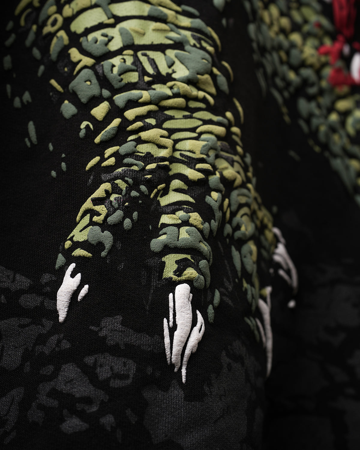 BLACK CROCODILE OVERSIZED T-SHIRT