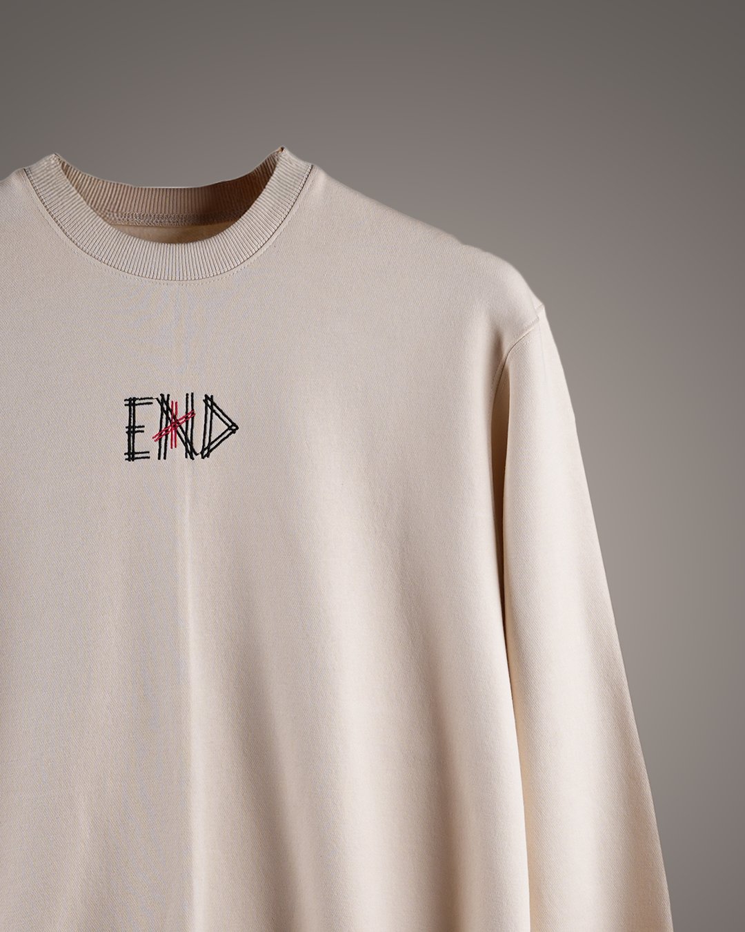 CREAM END SWEATSHIRT